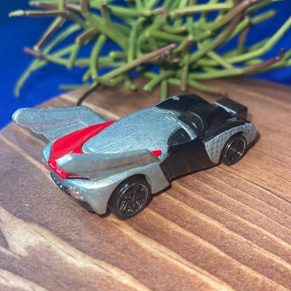 Hot Wheels 2013 Marvel Thor Character Car / Silver 1:64.